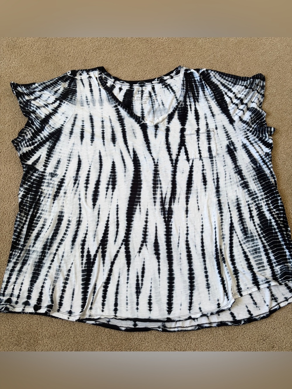 torrid Black & White Tie-Dye V-Neck Short Sleeve Top